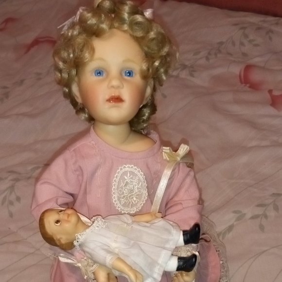 VINTAGE "MEMORIES OF CHILDHOOD" 18" MARY DOLL W/ STOOL BY RICHARD SIMMONS - Picture 1 of 16